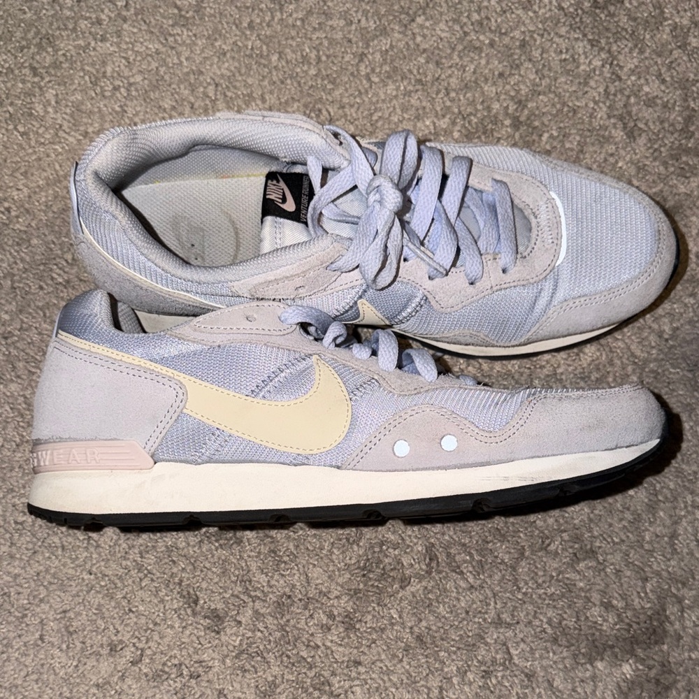 Nike Women's Light Gray and Cream Sneakers